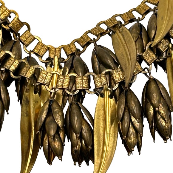 Magnificent 1930's Bookchain Leaf and Seed Pod Necklace - Picture 5 of 7